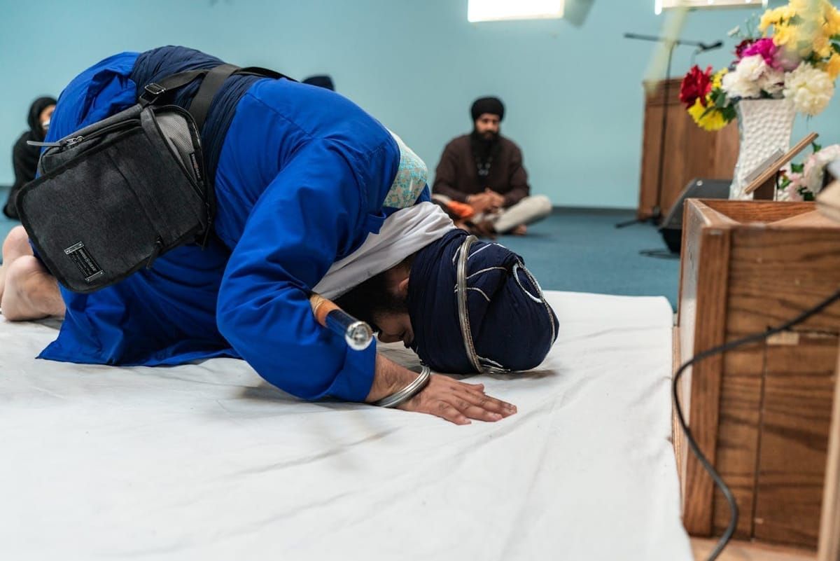 Why Do We Bow in Gurdwara?