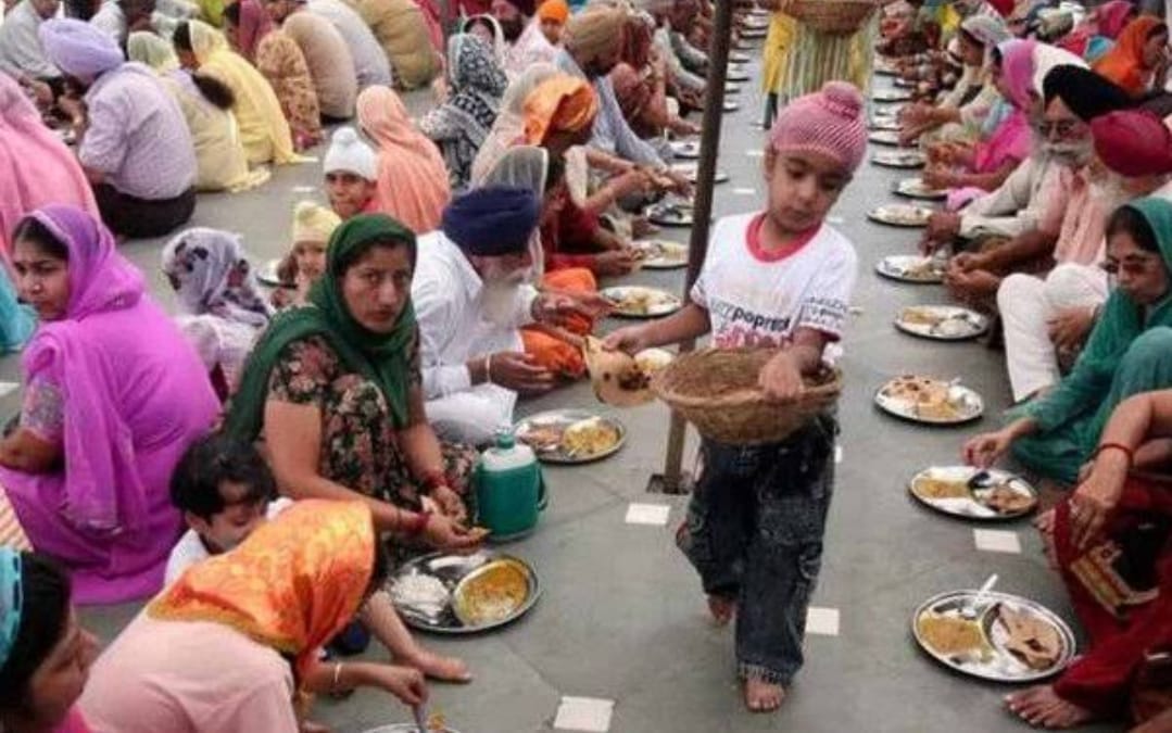 A kid doing langar sewa